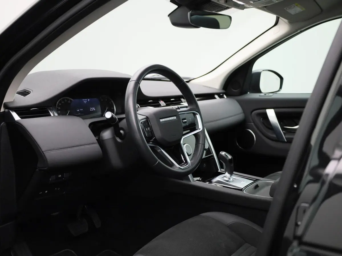 P300e 1.5 SE | Panoramadak | Achteruitrijcamera | Apple Carplay/Android auto | Elektrische achterklep |  Stuur- en stoelverwarming |