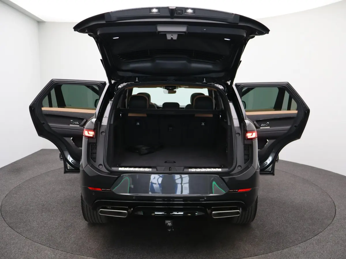 3.0 P460e Momentum Edition PHEV | Dynamic SE | Enhanced Black Pack | Soft-close | Towing Pack | Meridian 3D surround |