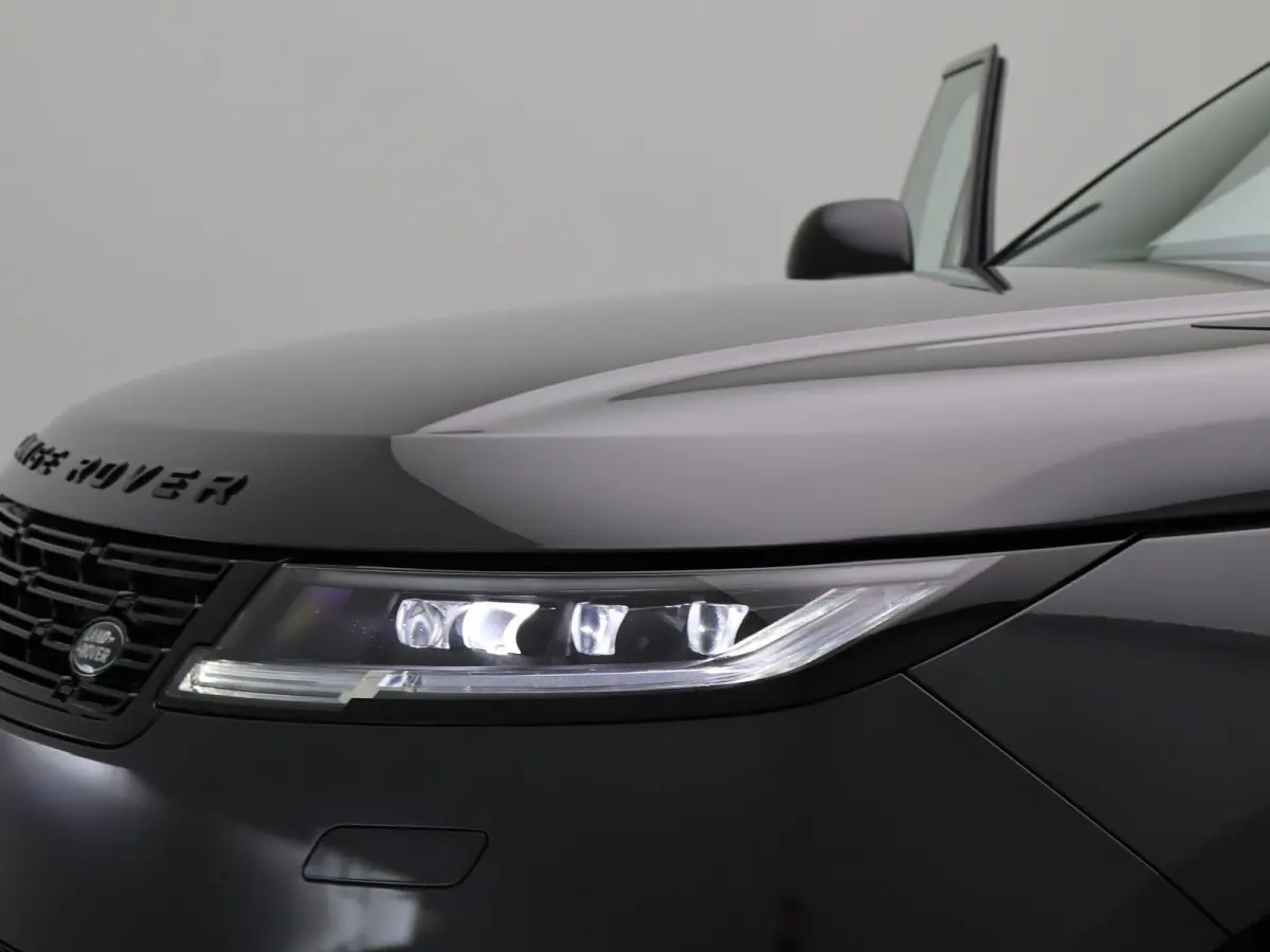 3.0 P460e Momentum Edition PHEV | Dynamic SE | Enhanced Black Pack | Soft-close | Towing Pack | Meridian 3D surround |
