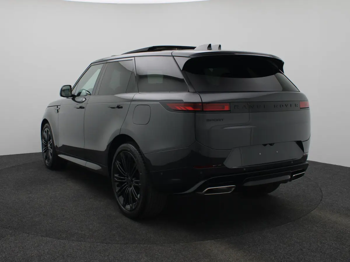 3.0 P460e Momentum Edition PHEV | Dynamic SE | Enhanced Black Pack | Soft-close | Towing Pack | Meridian 3D surround |