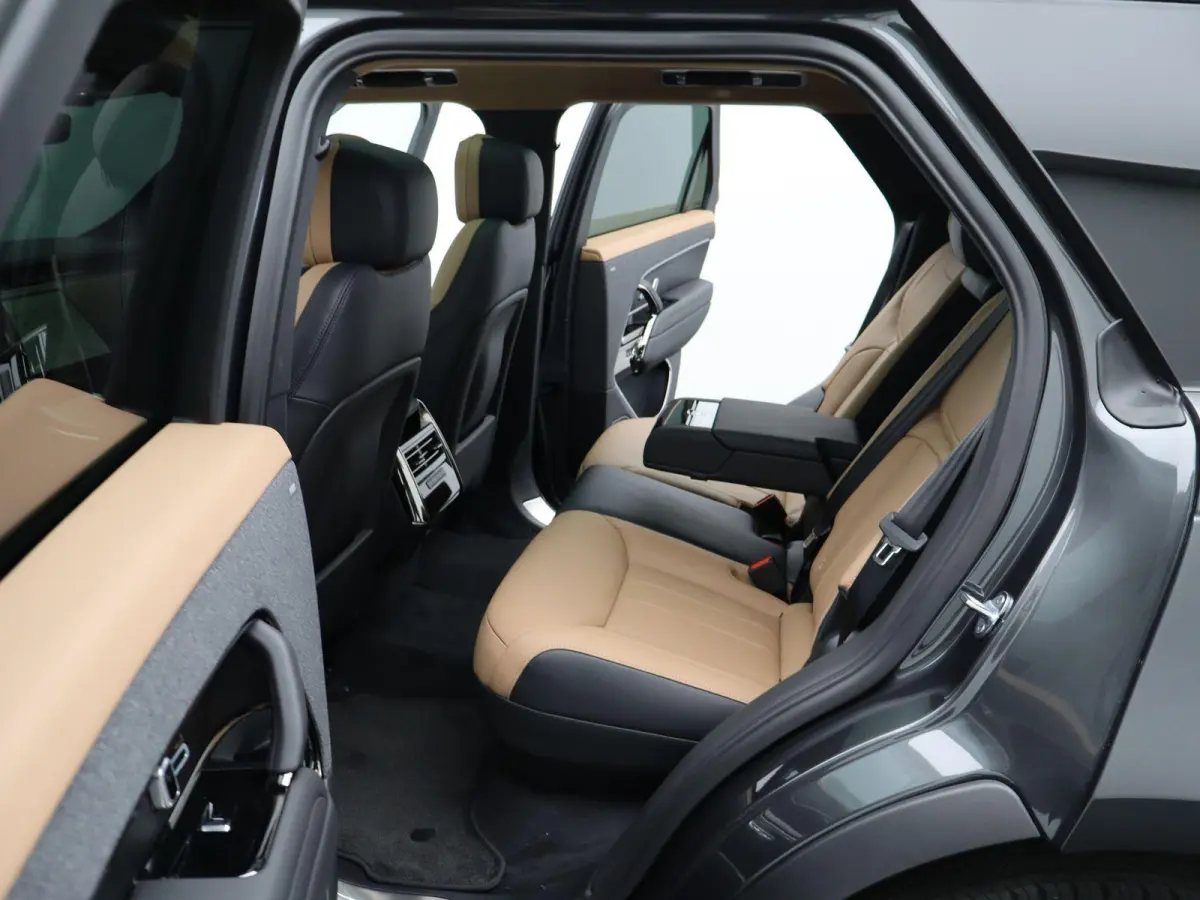 3.0 P460e Momentum Edition PHEV | Dynamic SE | Enhanced Black Pack | Soft-close | Towing Pack | Meridian 3D surround |