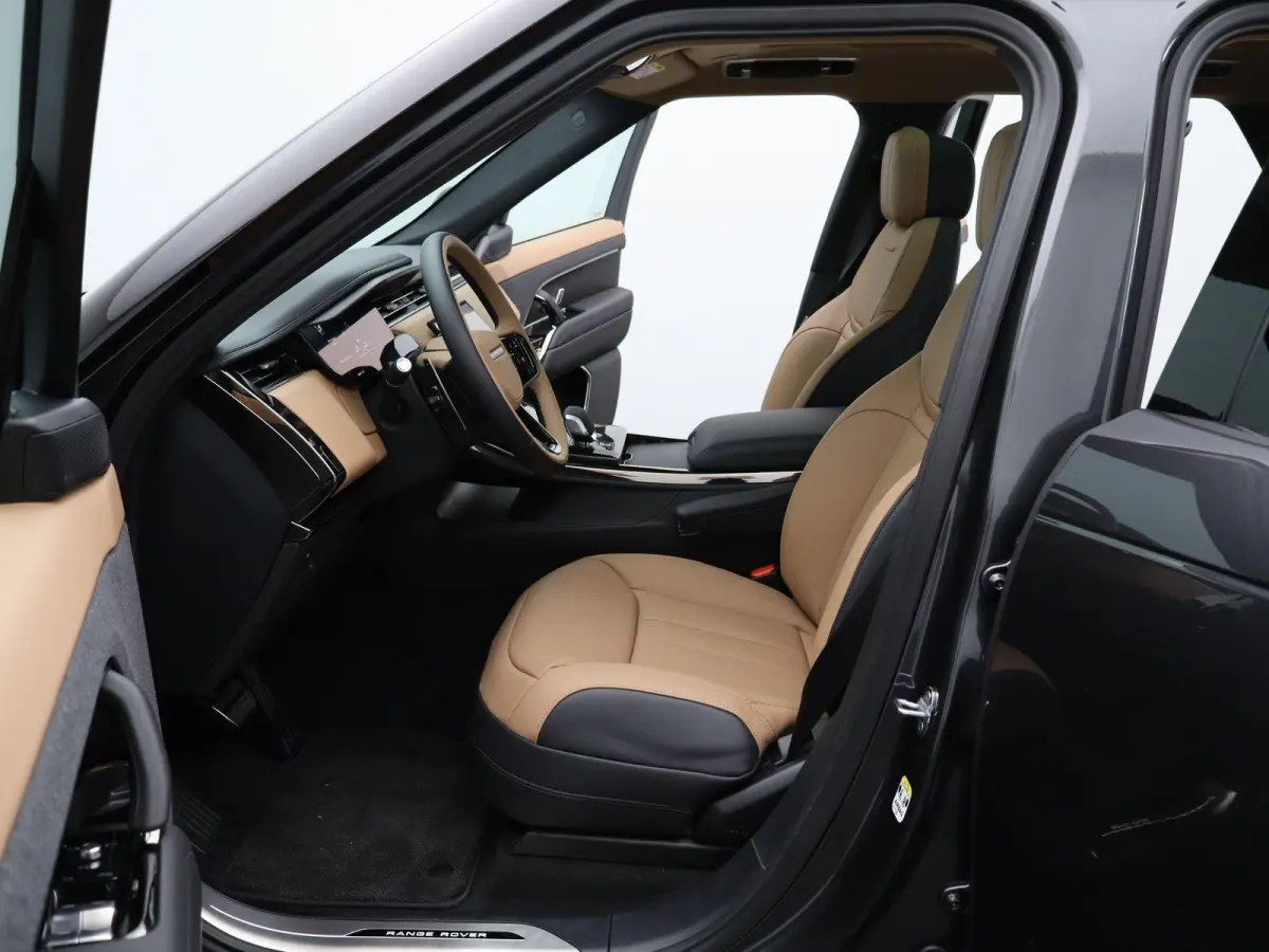 3.0 P460e Momentum Edition PHEV | Dynamic SE | Enhanced Black Pack | Soft-close | Towing Pack | Meridian 3D surround |
