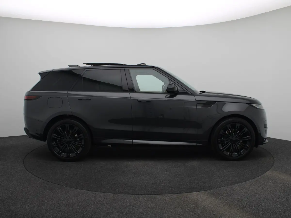 3.0 P460e Momentum Edition PHEV | Dynamic SE | Enhanced Black Pack | Soft-close | Towing Pack | Meridian 3D surround |