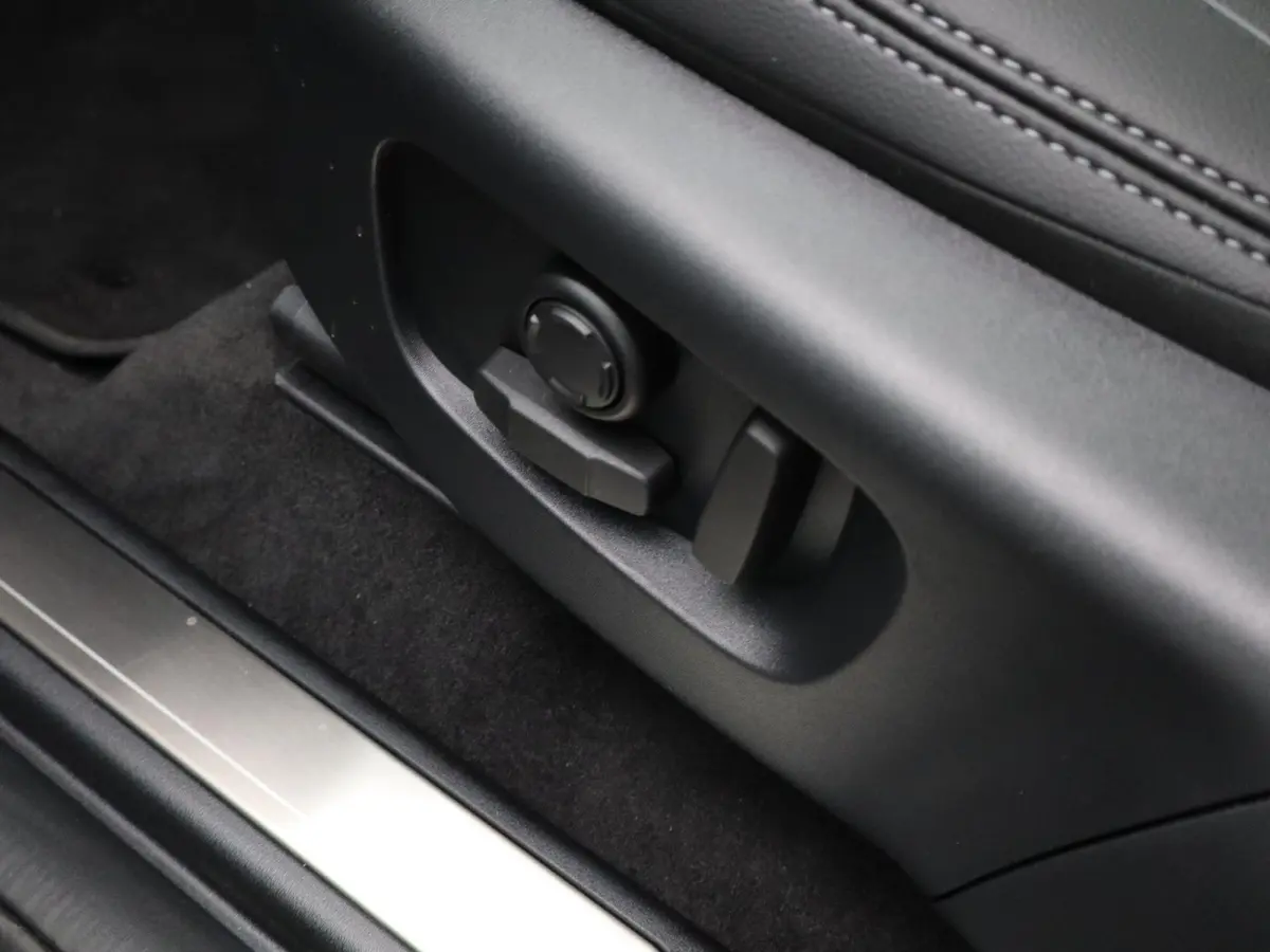 1.5 P270e PHEV Dynamic SE | Landmark | Elek. trekhaak | 20" | Privacy Glas | Cold Climate Pack | Black Exterior Pack