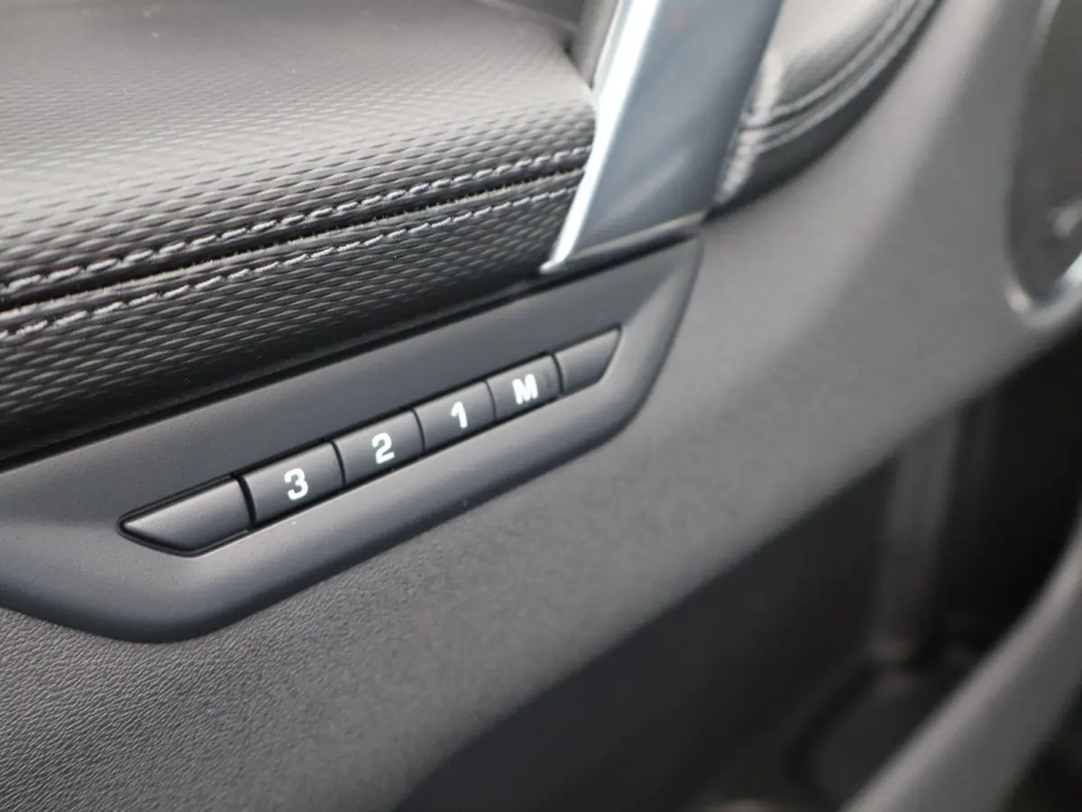 1.5 P270e PHEV Dynamic SE | Landmark | Elek. trekhaak | 20" | Privacy Glas | Cold Climate Pack | Black Exterior Pack