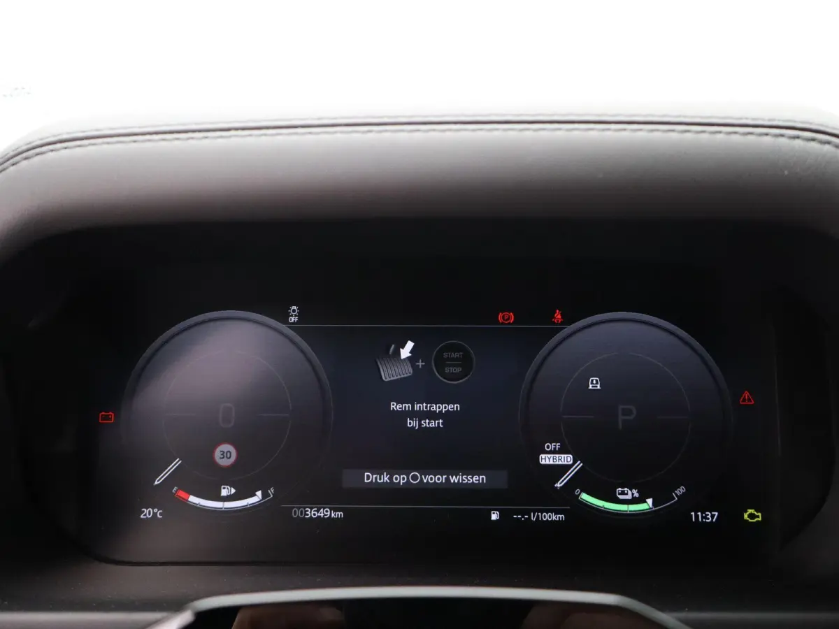 2.0 P300e 110 X-Dynamic HSE | Octa velgen 22" | Black Exterior Pack | Zijtreden | Spatlappen |