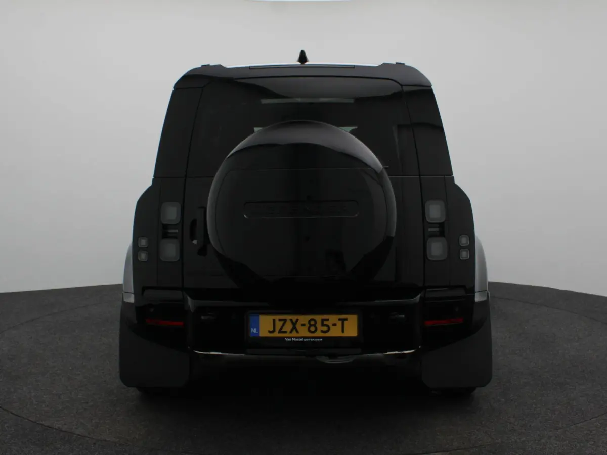 2.0 P300e 110 X-Dynamic HSE | Octa velgen 22" | Black Exterior Pack | Zijtreden | Spatlappen |