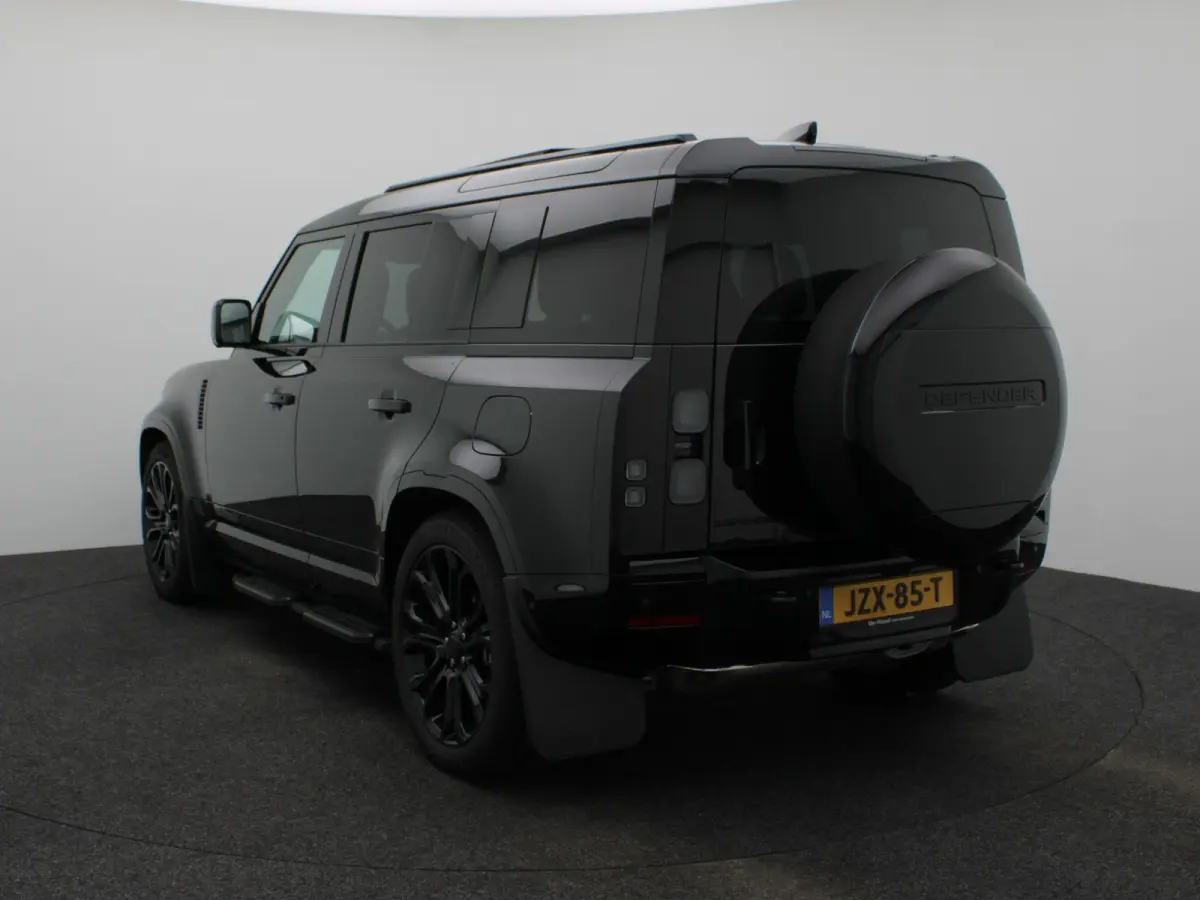 2.0 P300e 110 X-Dynamic HSE | Octa velgen 22" | Black Exterior Pack | Zijtreden | Spatlappen |