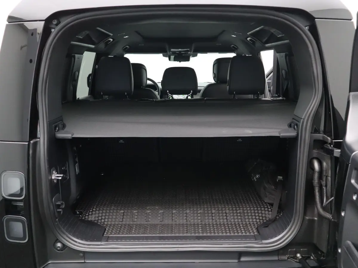 2.0 P300e 110 X-Dynamic HSE | Octa velgen 22" | Black Exterior Pack | Zijtreden | Spatlappen |