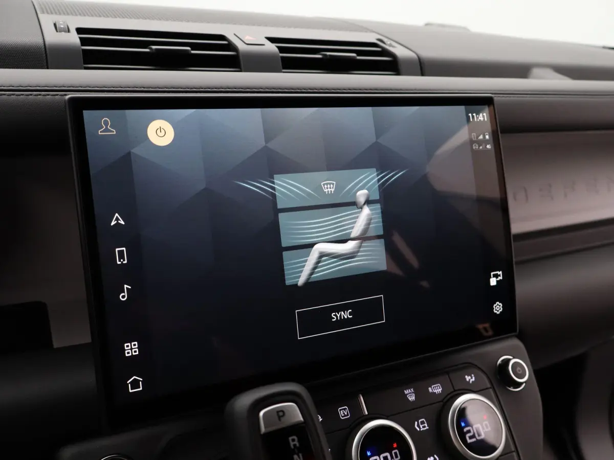 2.0 P300e 110 X-Dynamic HSE | Octa velgen 22" | Black Exterior Pack | Zijtreden | Spatlappen |