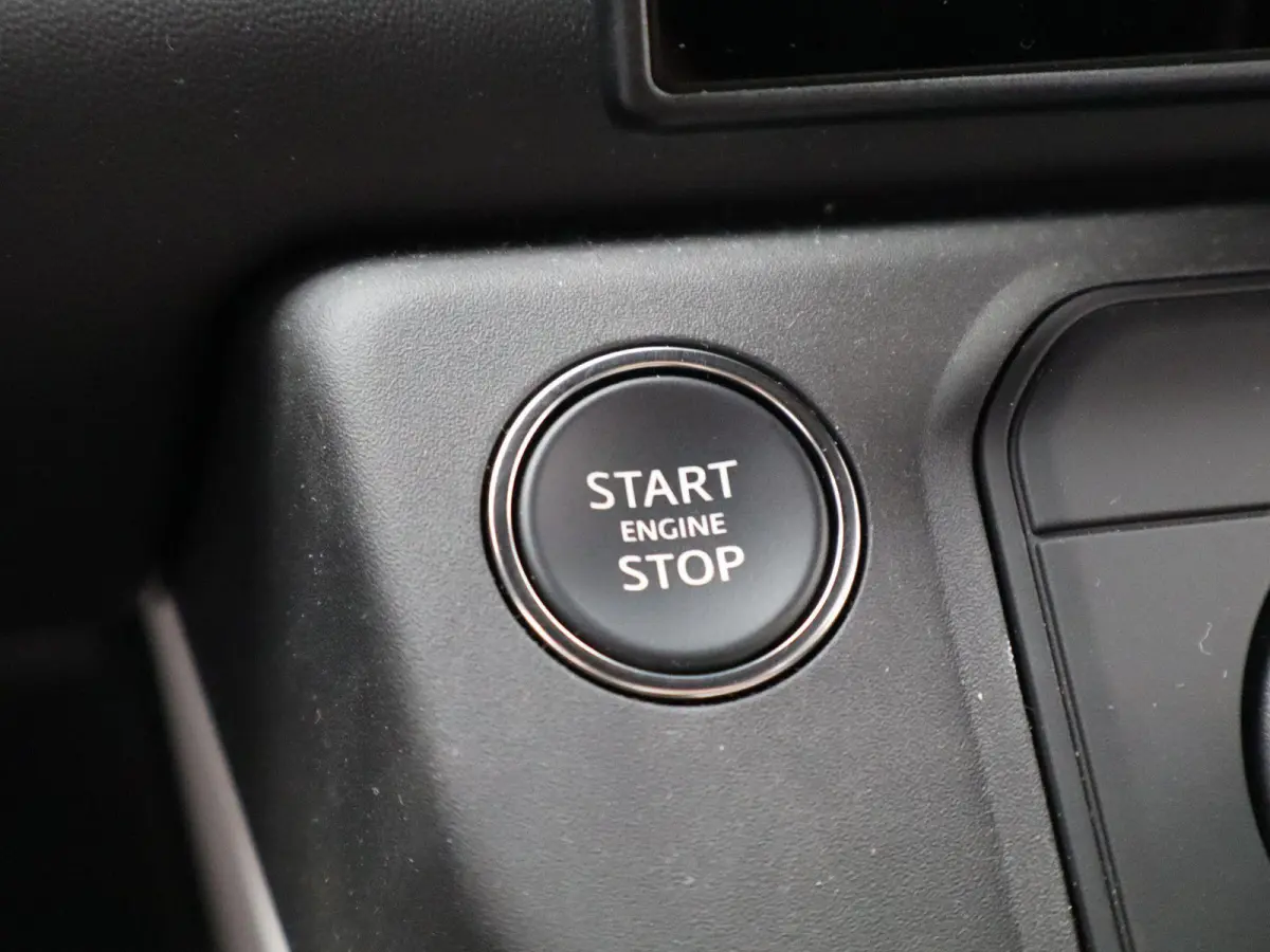 2.0 P300e 110 X-Dynamic HSE | Octa velgen 22" | Black Exterior Pack | Zijtreden | Spatlappen |