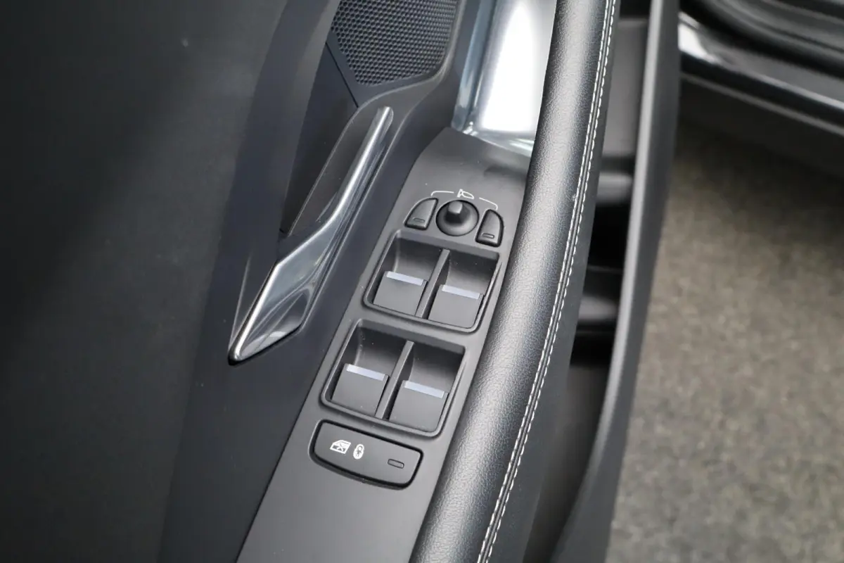 1.5 P300e AWD R-Dynamic S | Elek. trekhaak | Adaptieve CC | Elektrisch verstelb. bestuurdersstoel met geheugen |