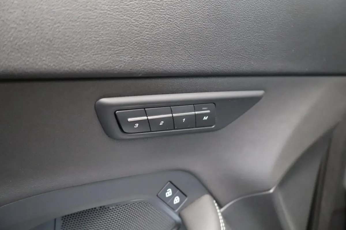 1.5 P300e AWD R-Dynamic S | Elek. trekhaak | Adaptieve CC | Elektrisch verstelb. bestuurdersstoel met geheugen |