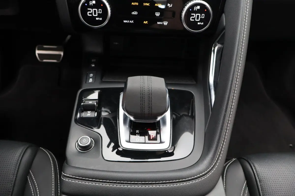 1.5 P300e AWD R-Dynamic S | Elek. trekhaak | Adaptieve CC | Elektrisch verstelb. bestuurdersstoel met geheugen |