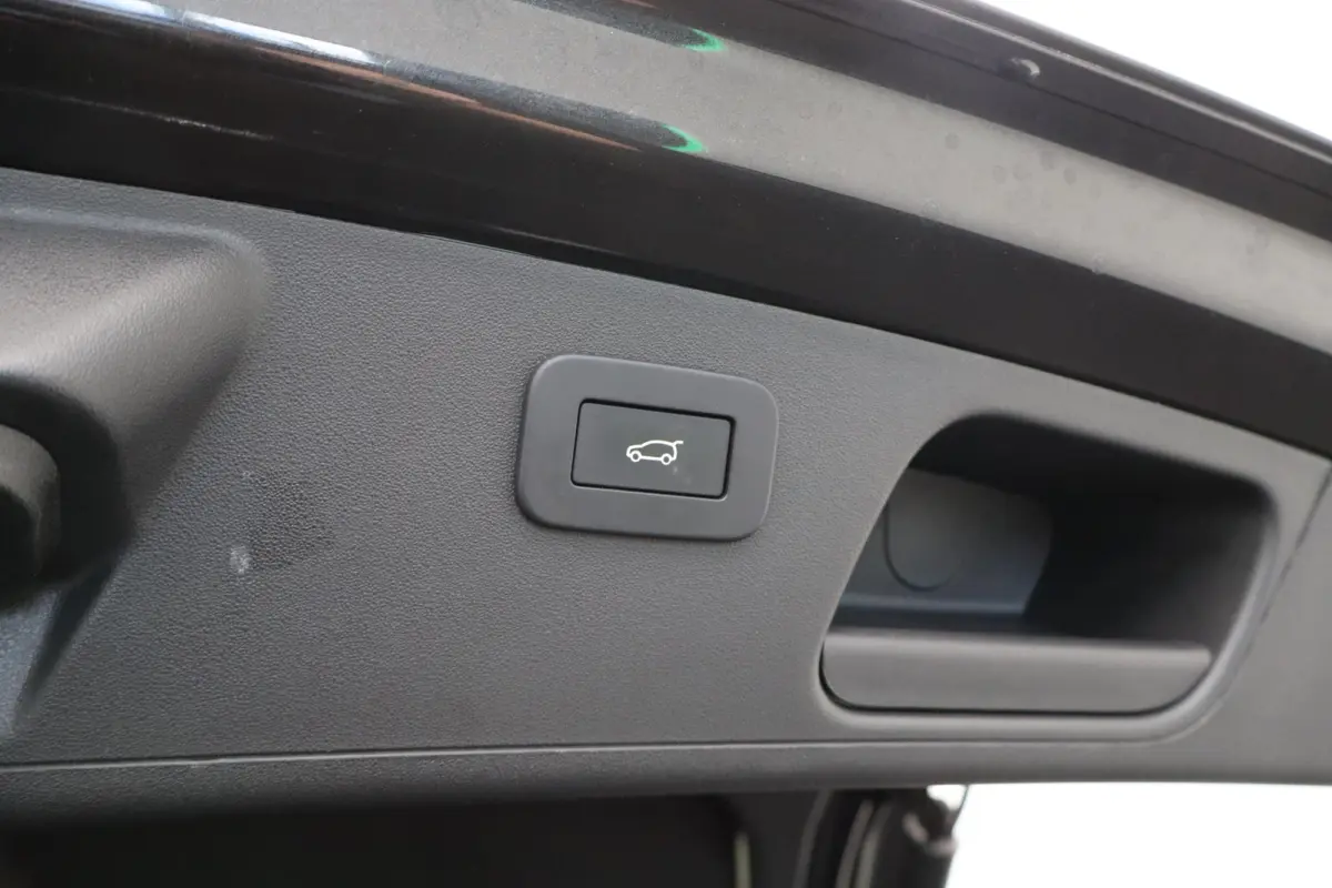 1.5 P300e AWD R-Dynamic S | Elek. trekhaak | Adaptieve CC | Elektrisch verstelb. bestuurdersstoel met geheugen |