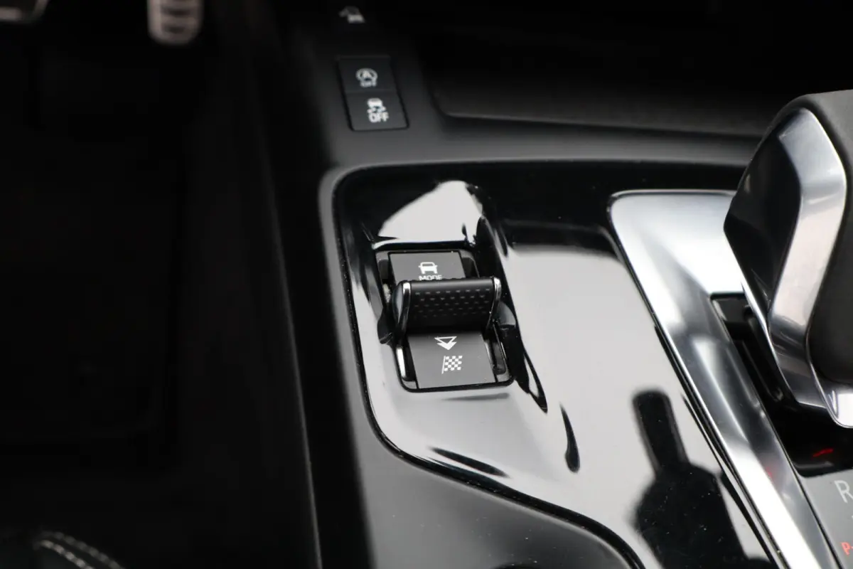 1.5 P300e AWD R-Dynamic S | Elek. trekhaak | Adaptieve CC | Elektrisch verstelb. bestuurdersstoel met geheugen |