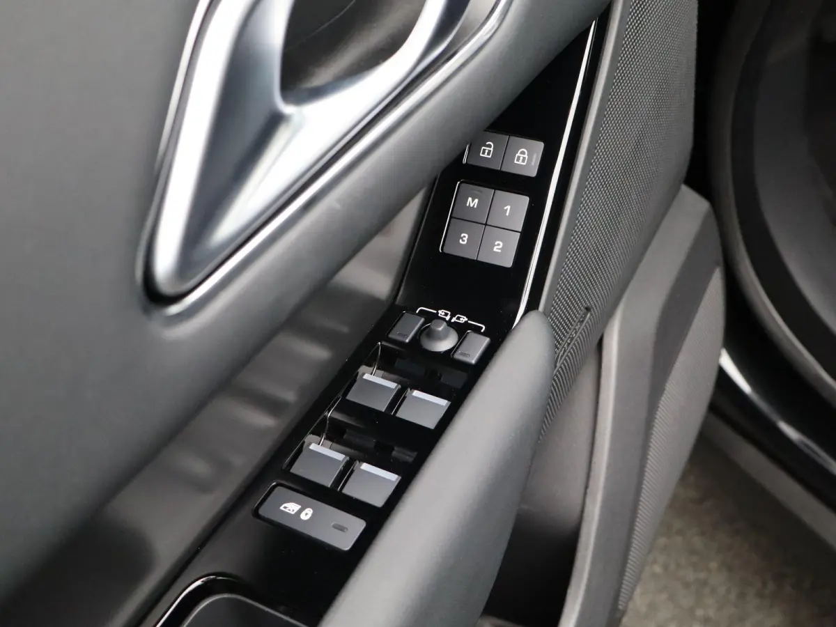 2.0 P400e AWD Dynamic SE PHEV | Panoramisch schuifdak | Cold Climate & Black Pack | Adaptieve CC | 20'' wielen |
