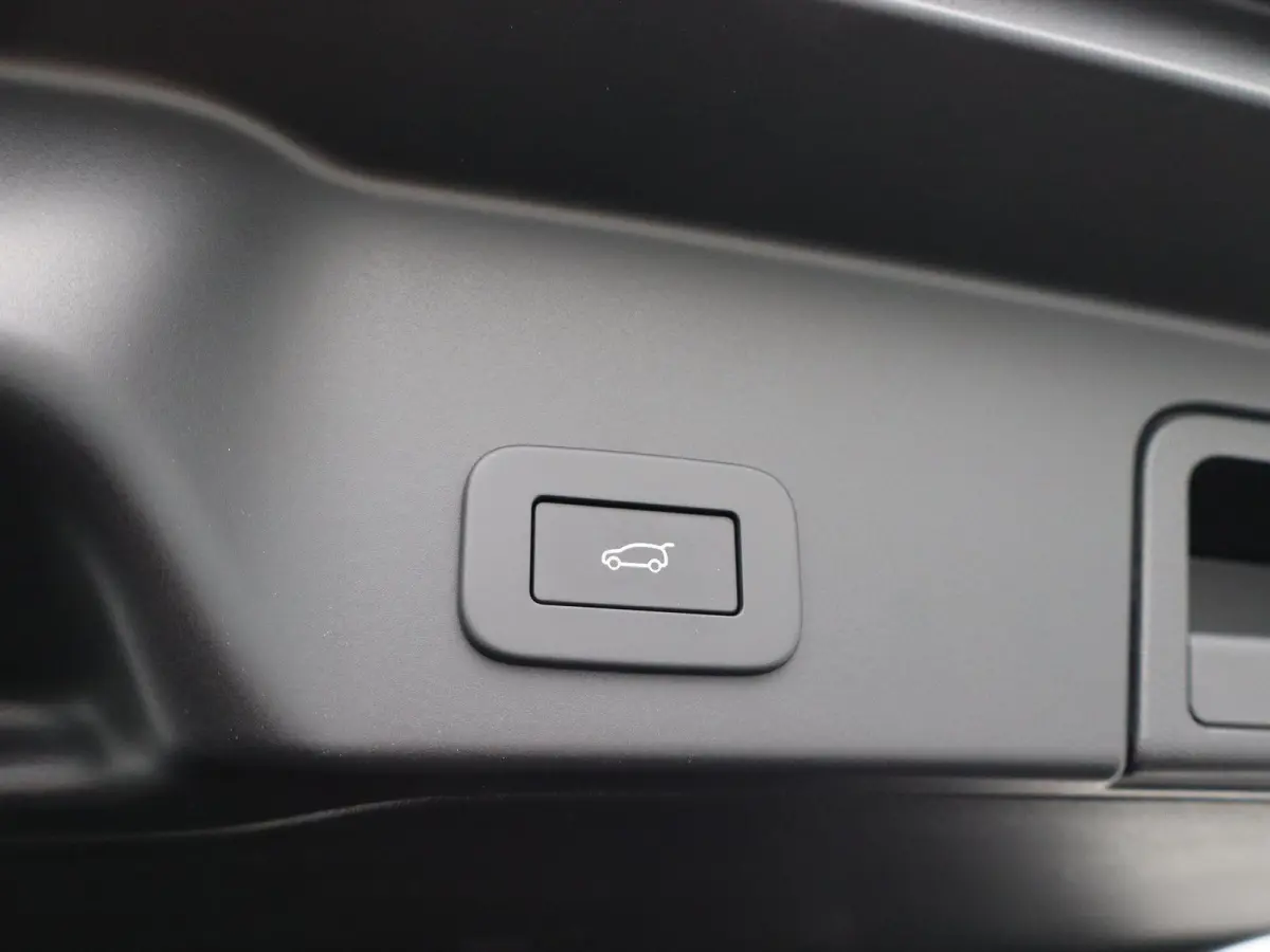1.5 P270e PHEV AWD Business Dynamic Edition | Cold Climate & Black Pack | Panoramisch schuifdak | 20'' wielen |