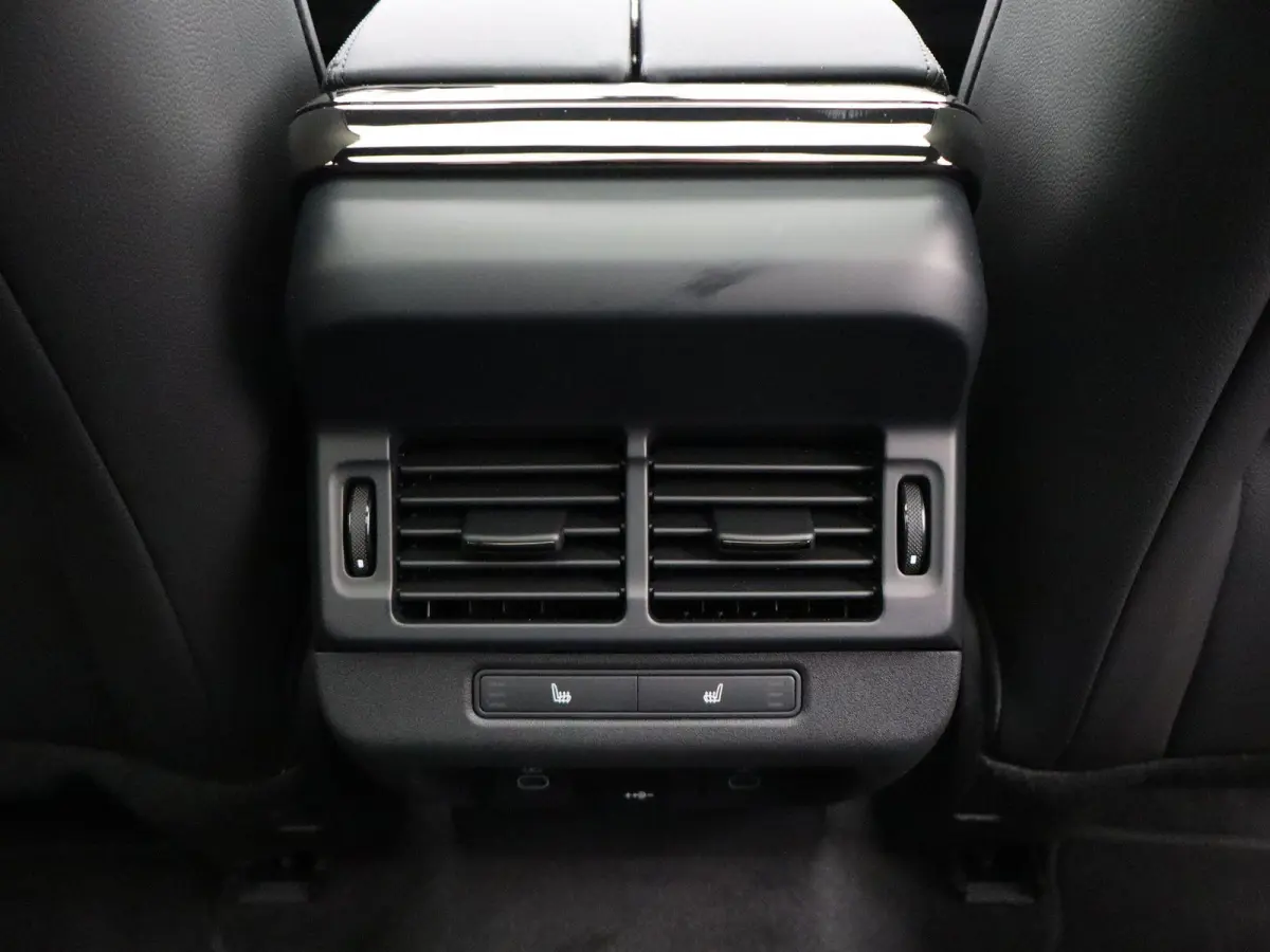 1.5 P270e PHEV AWD Business Dynamic Edition | Cold Climate & Black Pack | Panoramisch schuifdak | 20'' wielen |