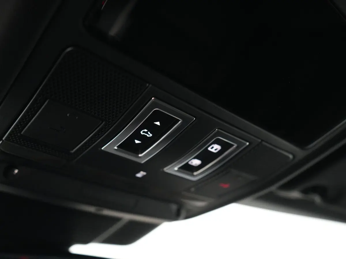1.5 P270e PHEV AWD Business Dynamic Edition | Panoramisch schuifdak | Elek. trekhaak | Black Pack | 20'' wielen |
