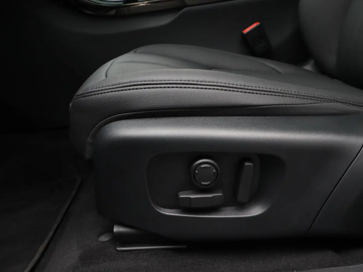 1.5 P270e PHEV AWD Business Dynamic Edition | 20" | Black & Cold Climate Pack | Elek. trekhaak | Pixel LED | Panorama Dak