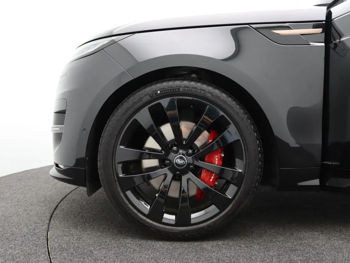 3.0 P550e Autobiography PHEV | Towing Pack | Cold Climate Pack | 23" | Privacy glass | Rode remklauwen |