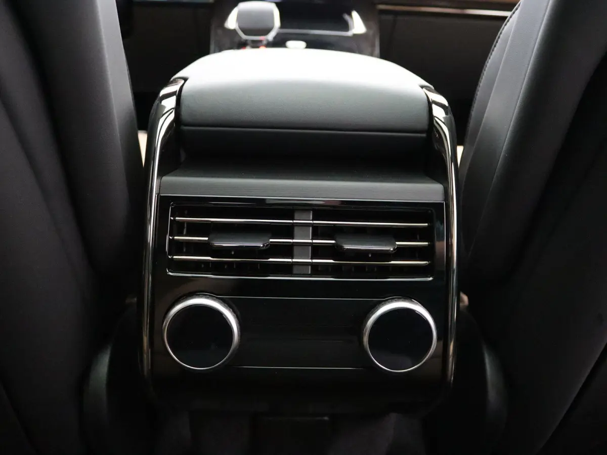 3.0 P550e Autobiography PHEV | Towing Pack | Cold Climate Pack | 23" | Privacy glass | Rode remklauwen |