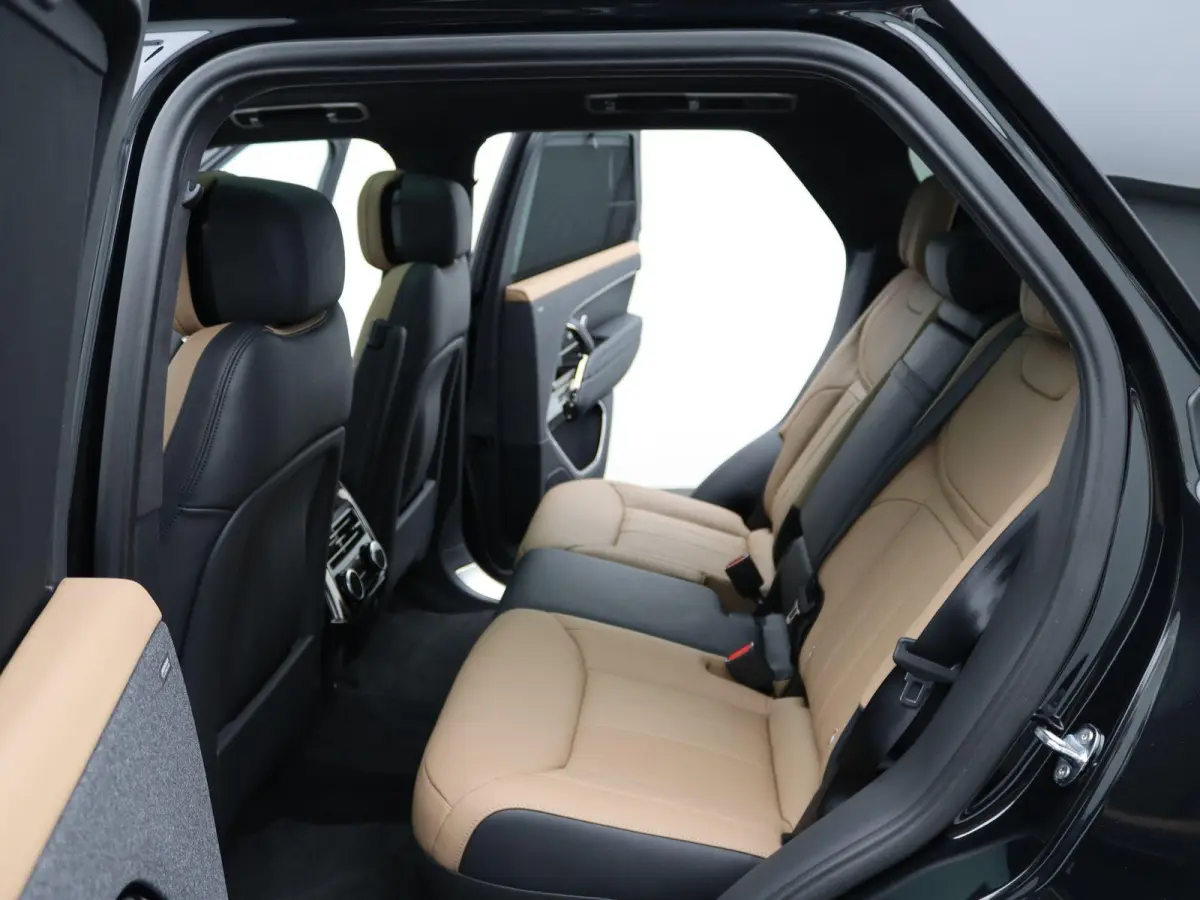 3.0 P550e Autobiography PHEV | Towing Pack | Cold Climate Pack | 23" | Privacy glass | Rode remklauwen |
