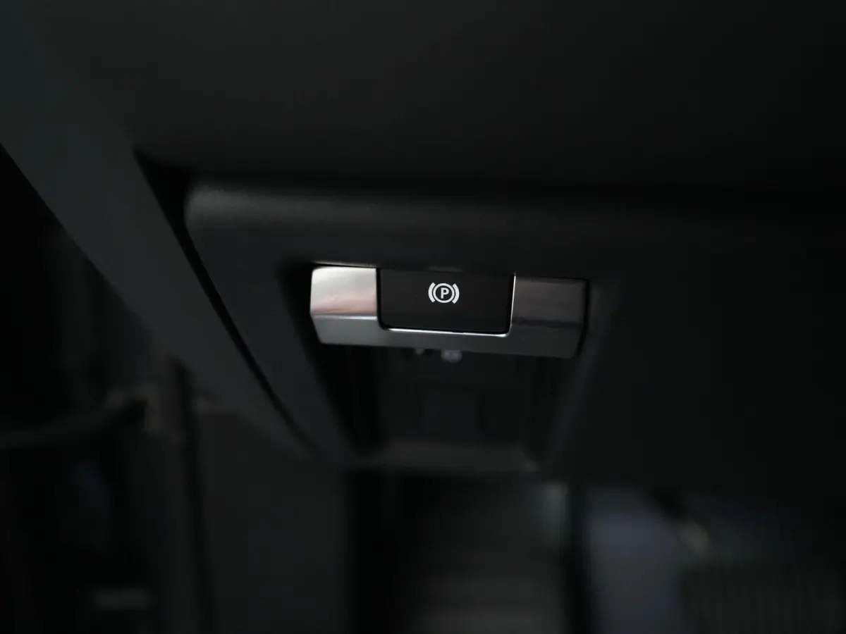 3.0 D300 MHEV X-Dynamic HSE | grijs kenteken | Advanced Towing Pack | Cold Climate Pack | Android Auto / Apple CarPlay |