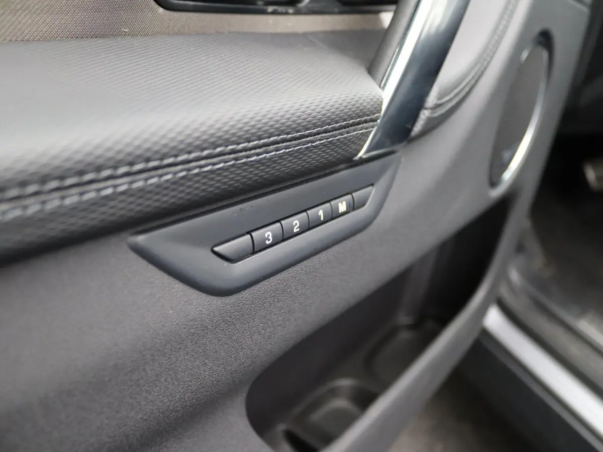 1.5 P270e PHEV Dynamic Edition | MATRIX LED | Elek. trekhaak | 20 '' | Zwarte remklauwen |