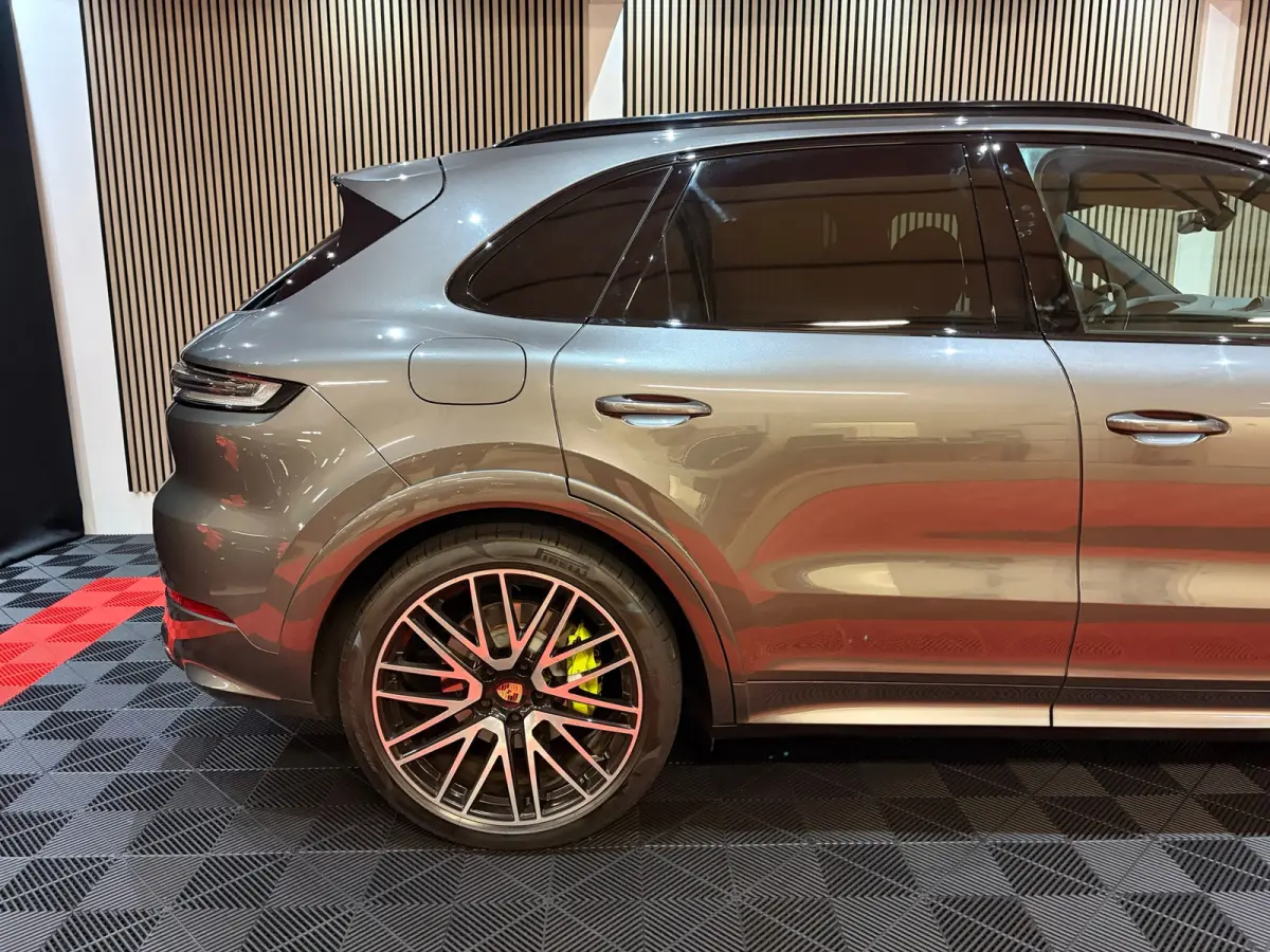 E-hybrid Sport Chrono+ Passenger Display Pano 4Weel Drive luchtvering