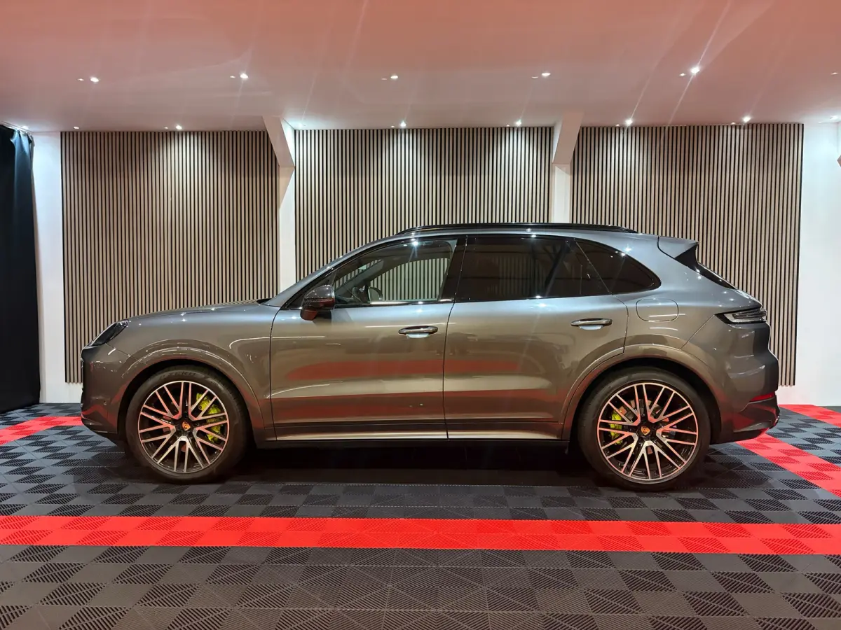 E-hybrid Sport Chrono+ Passenger Display Pano 4Weel Drive luchtvering
