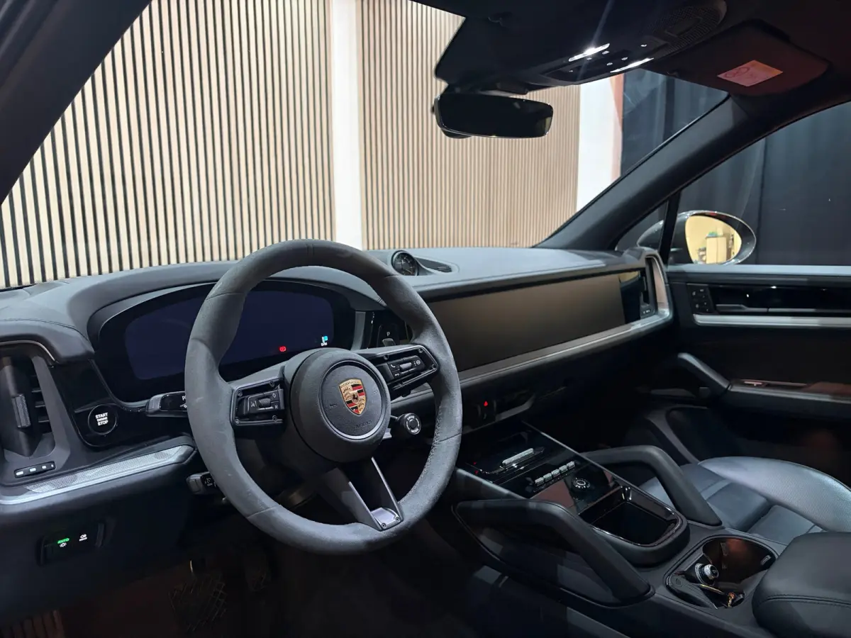 E-hybrid Sport Chrono+ Passenger Display Pano 4Weel Drive luchtvering