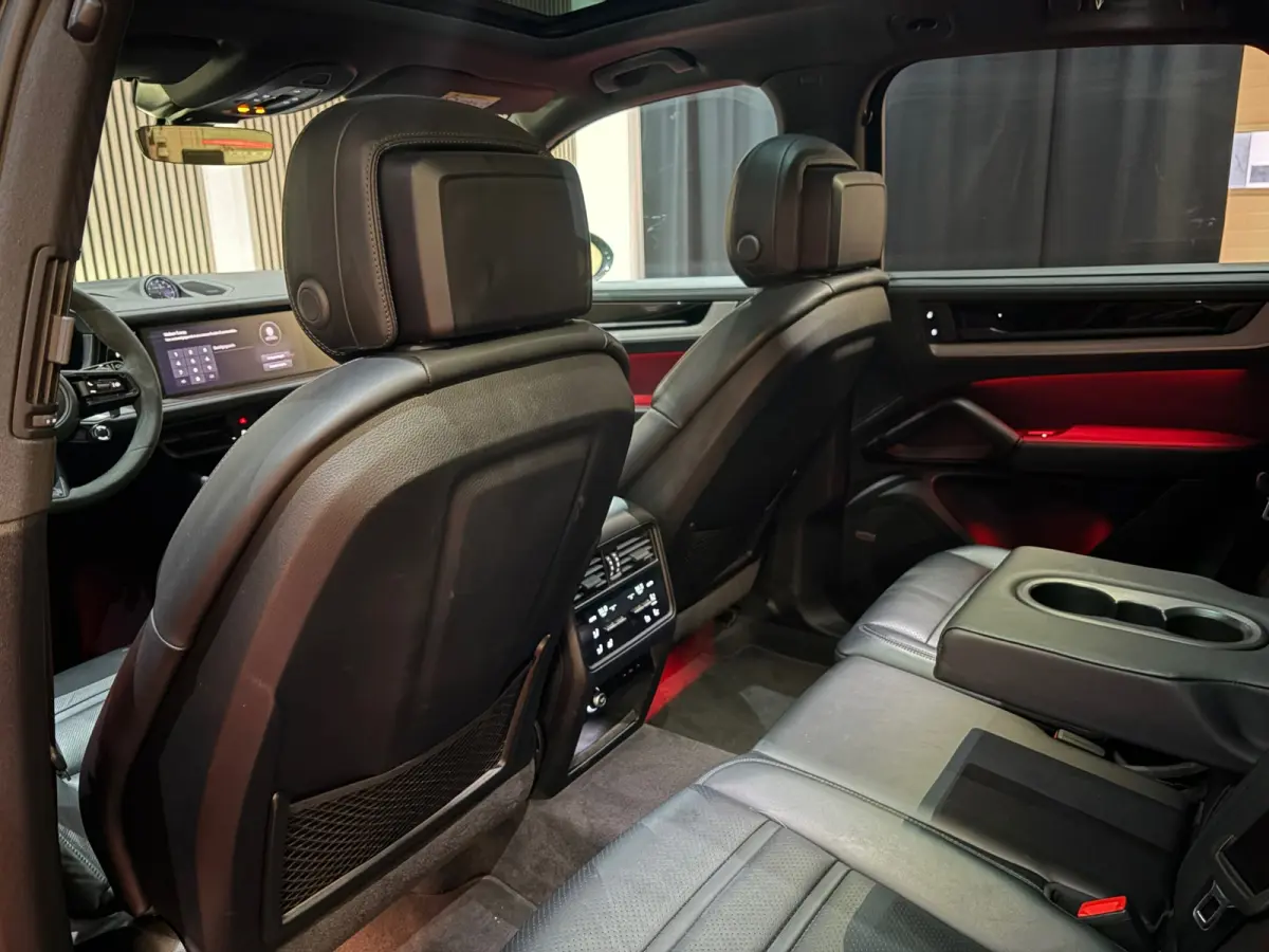 E-hybrid Sport Chrono+ Passenger Display Pano 4Weel Drive luchtvering