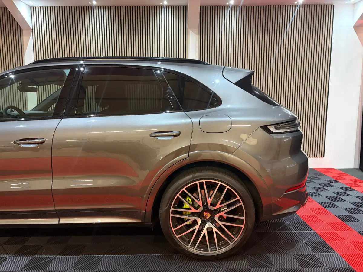 E-hybrid Sport Chrono+ Passenger Display Pano 4Weel Drive luchtvering