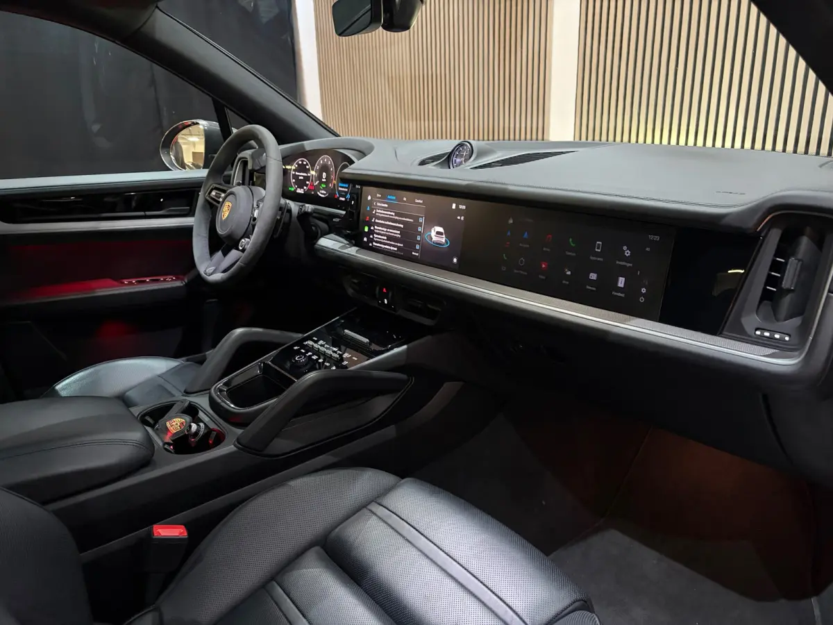 E-hybrid Sport Chrono+ Passenger Display Pano 4Weel Drive luchtvering
