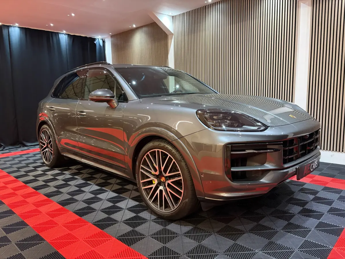 E-hybrid Sport Chrono+ Passenger Display Pano 4Weel Drive luchtvering