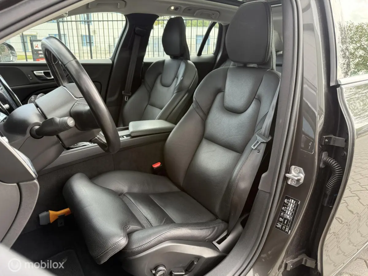 2.0 T4 Momentum Pro / Panoramadak / Pilot Assist