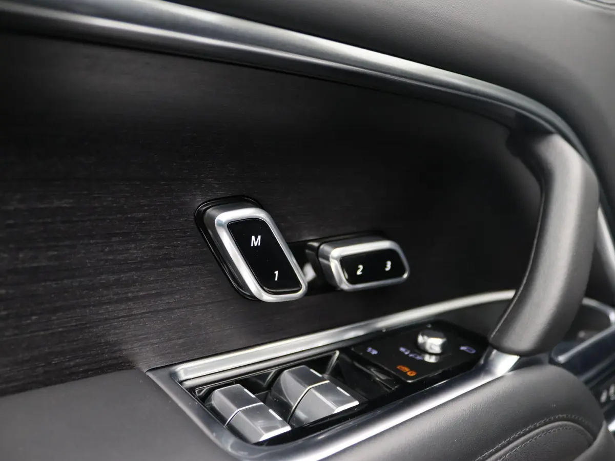 3.0 P510e Autobiography PHEV | Panoramadak | Meridian 3D-Surround | Nickel Atlas Exterior Pack | NL-auto