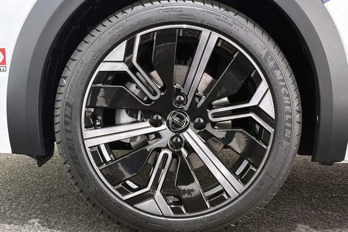 1.2 Turbo Hybrid HF Line 110pk Voorraad Voordeel  / 2+6 Jaar garantie