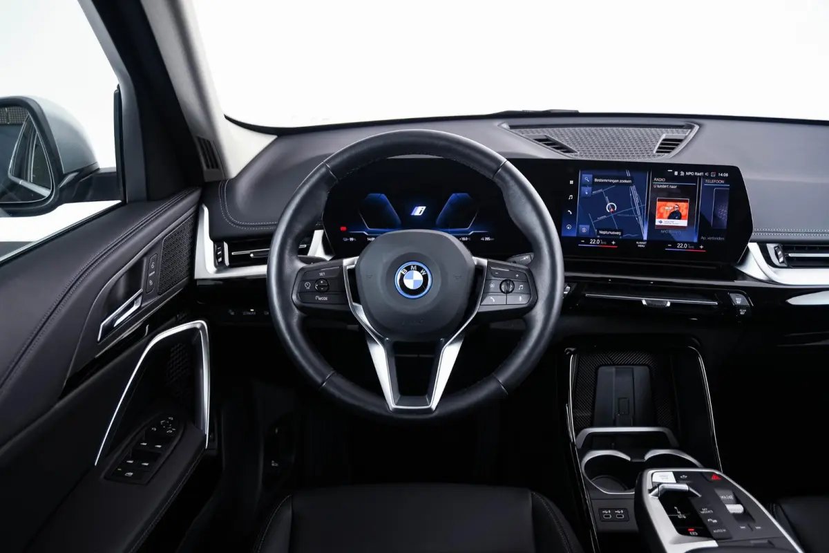 xDrive30 xLine - Comfort Access - Getinte Ruiten - Grootlichtassistent - Interieurlijst Schwarz hoogglans - Raamomlijsting BMW Individual aluminium satiniert -