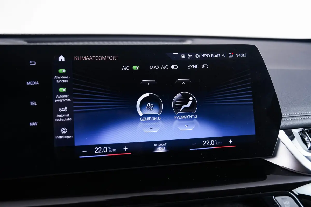 xDrive30 xLine - Comfort Access - Getinte Ruiten - Grootlichtassistent - Interieurlijst Schwarz hoogglans - Raamomlijsting BMW Individual aluminium satiniert -