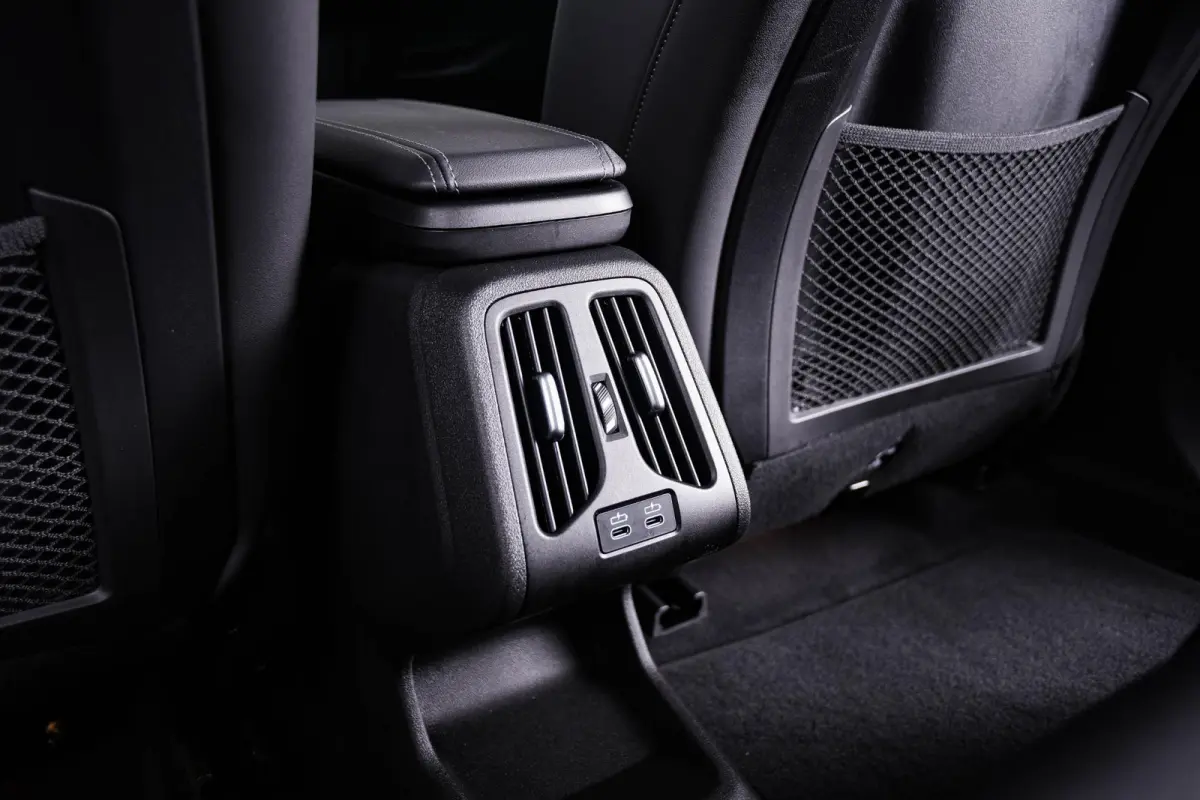 xDrive30 xLine - Comfort Access - Getinte Ruiten - Grootlichtassistent - Interieurlijst Schwarz hoogglans - Raamomlijsting BMW Individual aluminium satiniert -