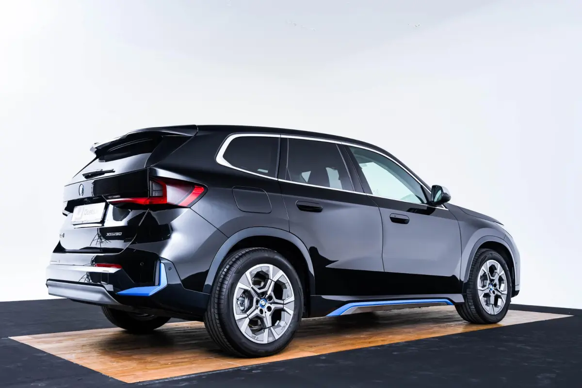 xDrive30 xLine - Comfort Access - Getinte Ruiten - Grootlichtassistent - Interieurlijst Schwarz hoogglans - Raamomlijsting BMW Individual aluminium satiniert -