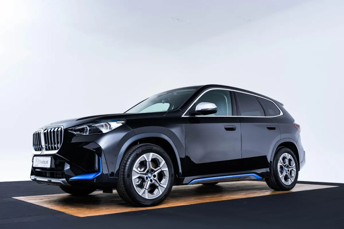 xDrive30 xLine - Comfort Access - Getinte Ruiten - Grootlichtassistent - Interieurlijst Schwarz hoogglans - Raamomlijsting BMW Individual aluminium satiniert -