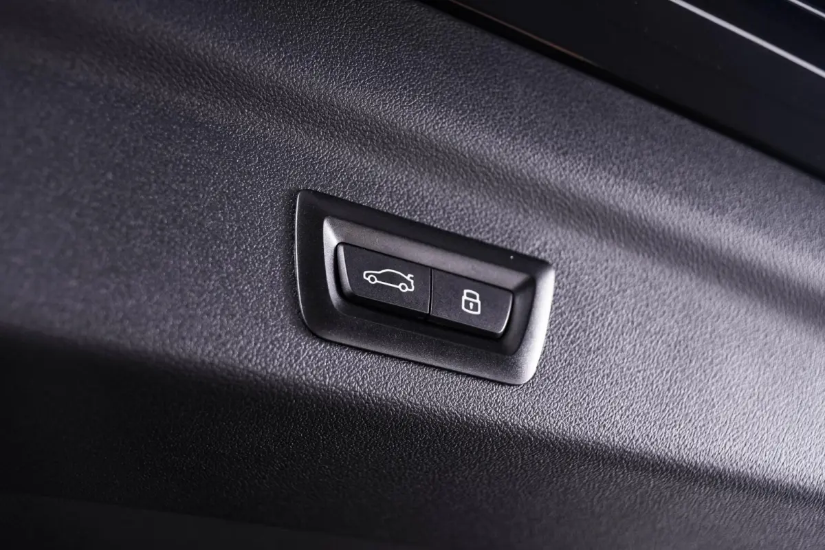 xDrive30 xLine - Comfort Access - Getinte Ruiten - Grootlichtassistent - Interieurlijst Schwarz hoogglans - Raamomlijsting BMW Individual aluminium satiniert -
