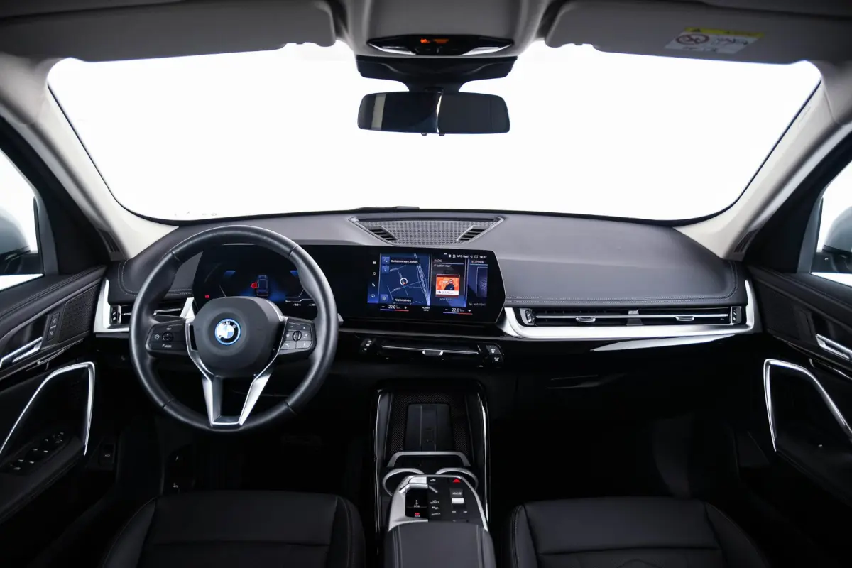 xDrive30 xLine - Comfort Access - Getinte Ruiten - Grootlichtassistent - Interieurlijst Schwarz hoogglans - Raamomlijsting BMW Individual aluminium satiniert -