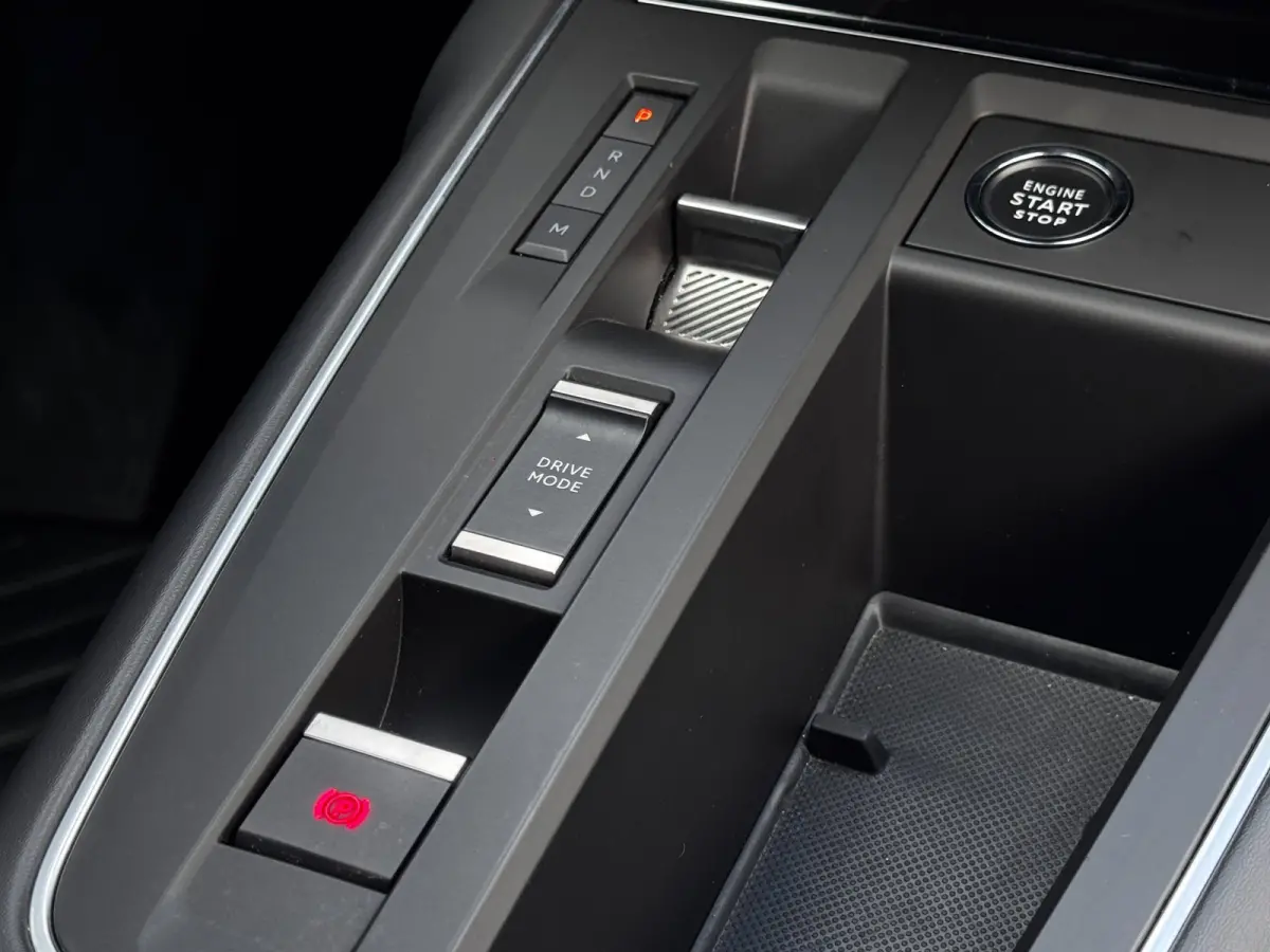 1.2 Hybrid Max | Leder / Alcantara | Camera | Stoelverwarming | Adaptive Cruise | Navigatie