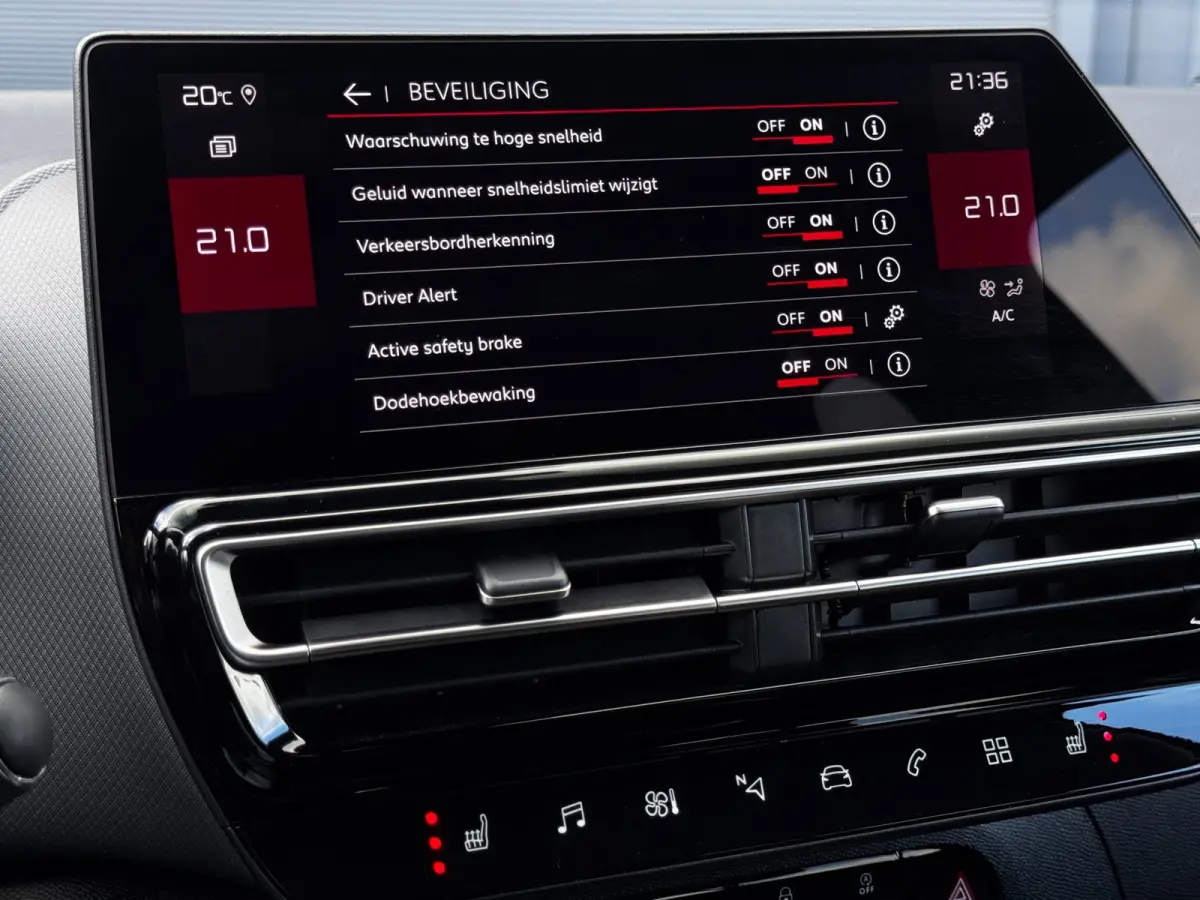 1.2 Hybrid Max | Leder / Alcantara | Camera | Stoelverwarming | Adaptive Cruise | Navigatie