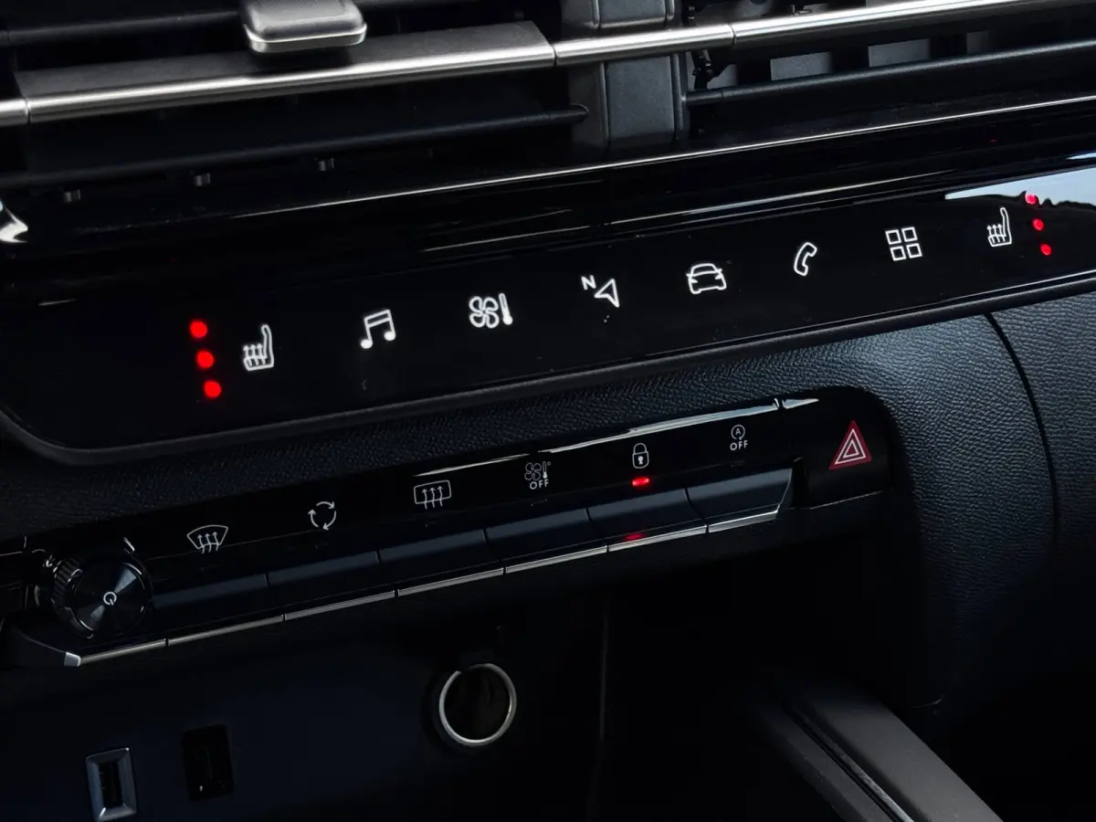 1.2 Hybrid Max | Leder / Alcantara | Camera | Stoelverwarming | Adaptive Cruise | Navigatie